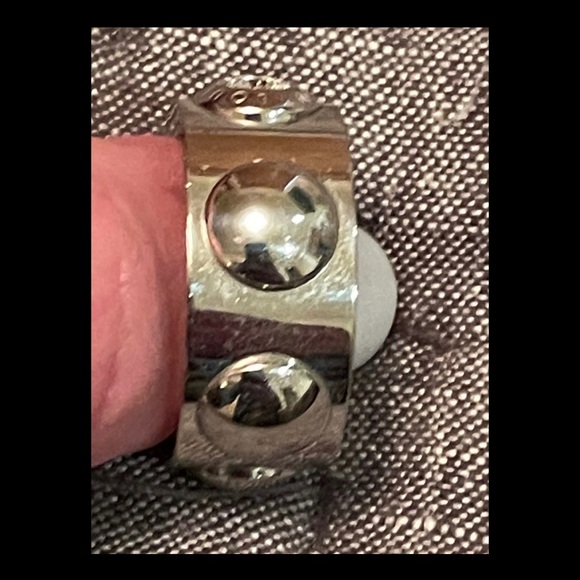 Authentic Louis Vuitton Large White Gold & Diamond Clous Ring - Picture 8 of 13